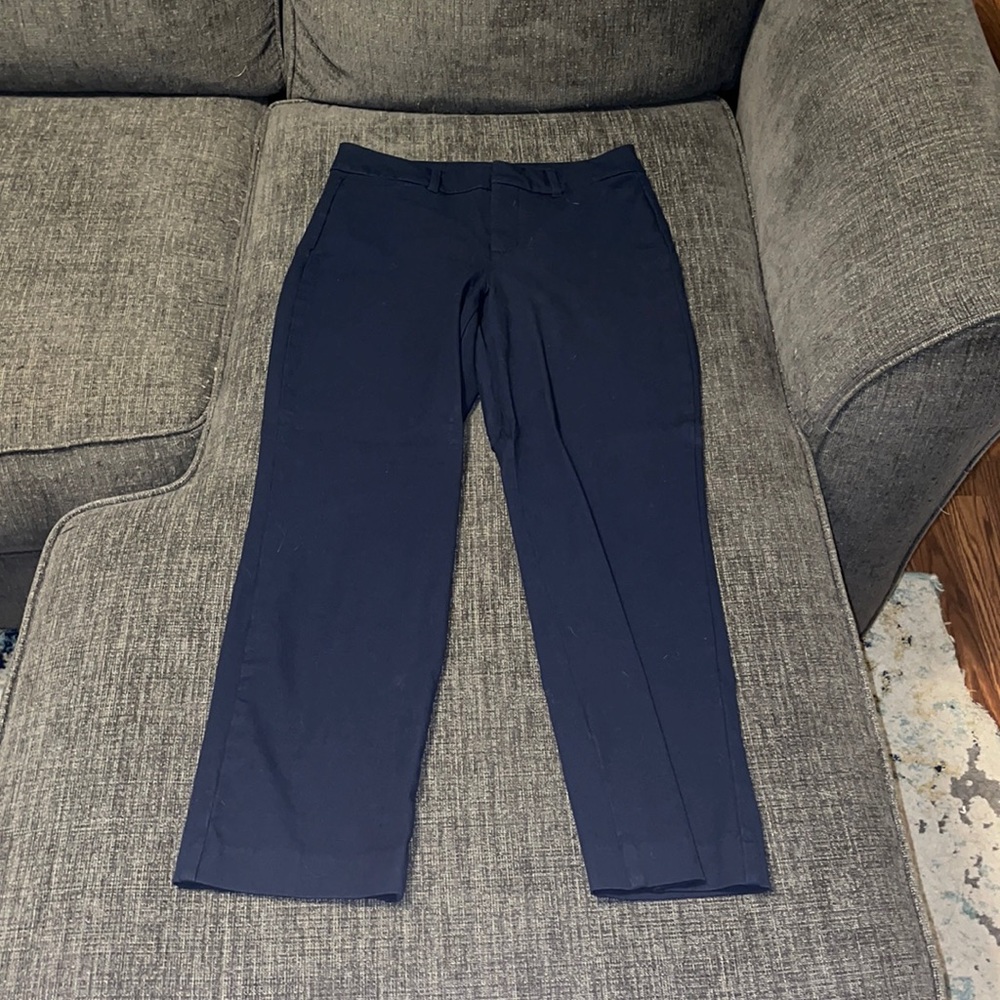 Old Navy size 4. High-Rise Pixie Never- Fade. Navy Blue and Black. Worn once